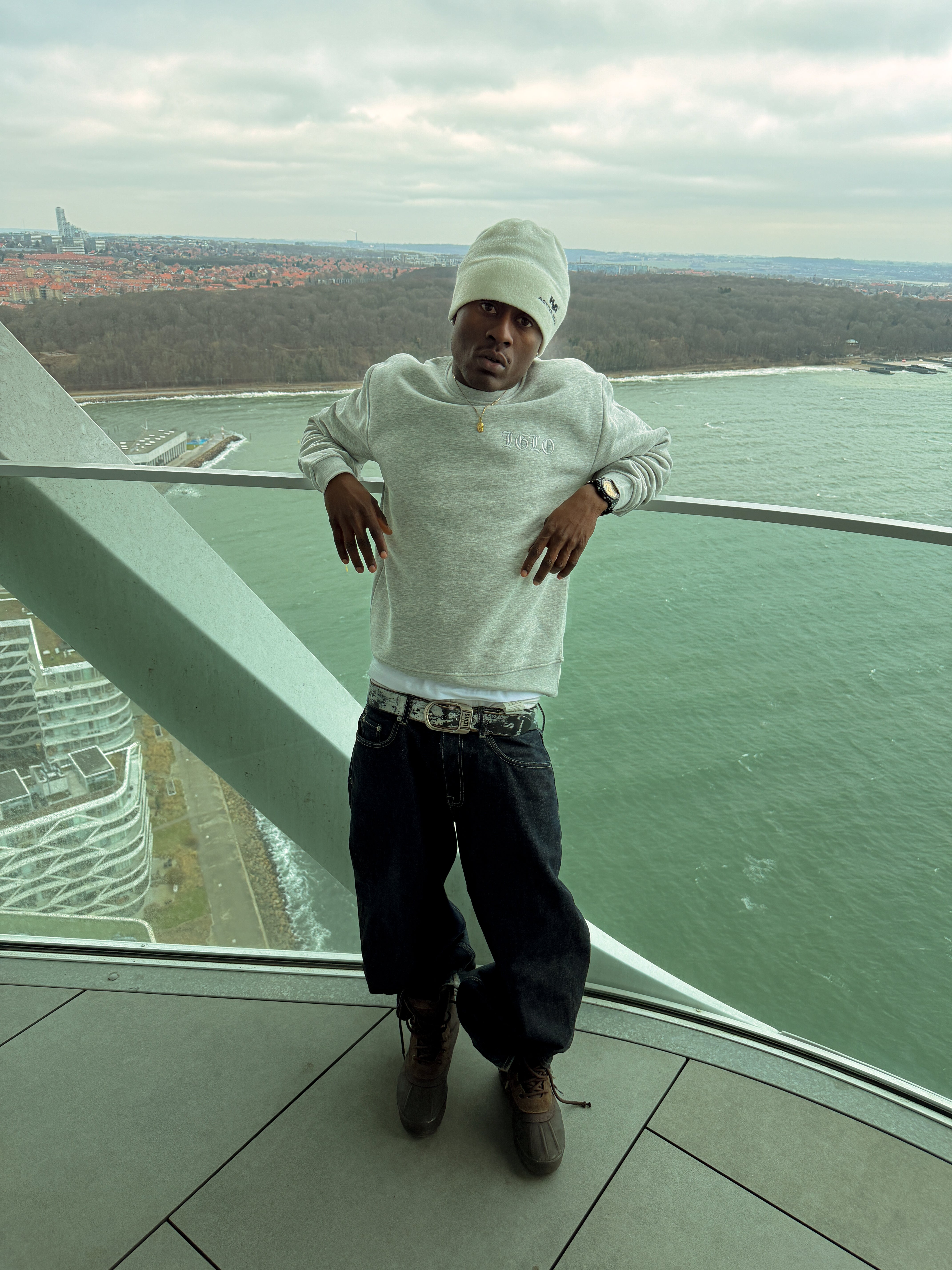 IGLO “Low Key” Embroidery Sweatshirt - Heather grey