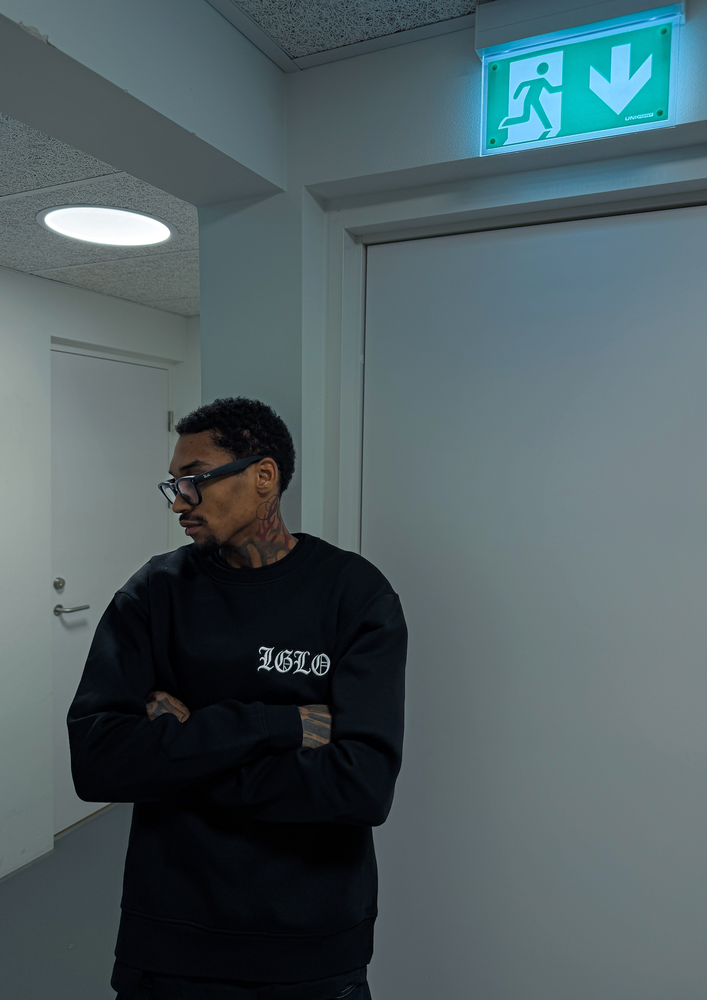 IGLO “Low Key” Embroidery Sweatshirt - Black